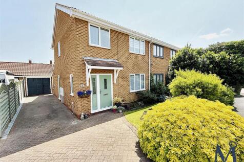 3 bedroom semi-detached house for sale