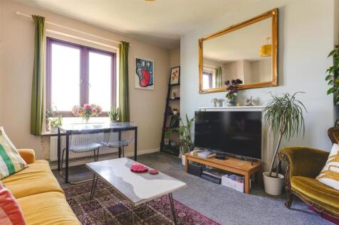 3 bedroom flat for sale
