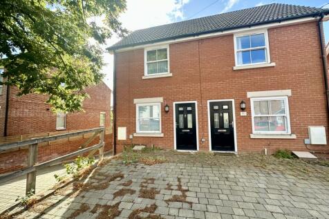 2 bedroom semi-detached house for sale