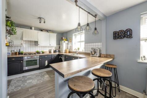 London Road, Crowborough 2 bed maisonette for sale