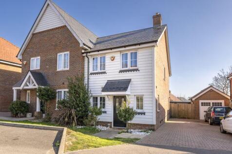 Kingfisher Drive, Crowborough 2 bed semi
