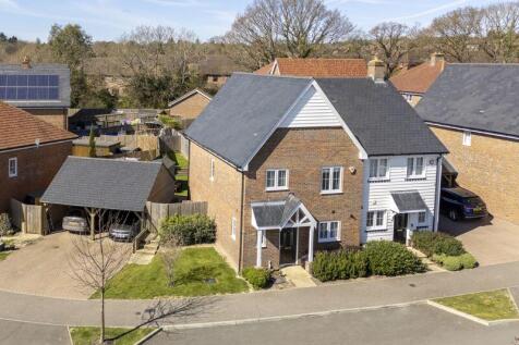 Kingfisher Drive, Crowborough 3 bed semi
