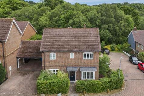 Nassau Drive, Crowborough 2 bed detached house for sale