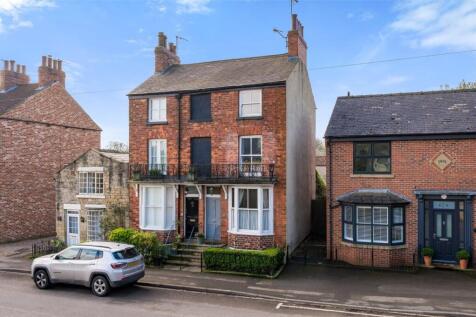 4 bedroom semi-detached house for sale