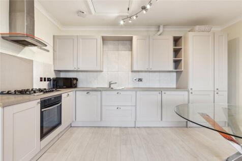 3 bedroom flat for sale