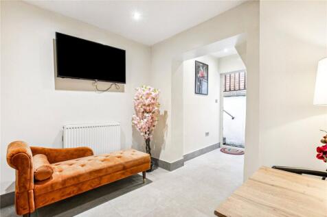 Warwick Road, London, W14 2 bed flat for sale
