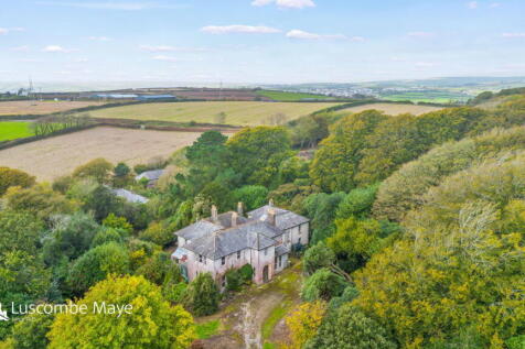 11 bedroom detached house for sale