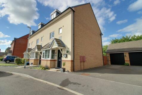 4 bedroom end of terrace house for sale