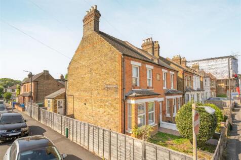 Bolton Road, Windsor 2 bed apartment for sale
