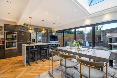 4 bedroom semi-detached house for sale