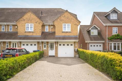 Witchford Gate, Maidenhead 4 bed end of terrace house for sale