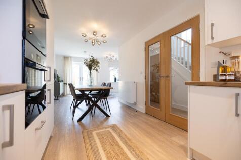 4 bedroom semi-detached house for sale