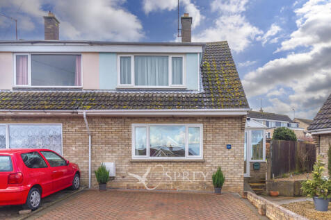 St. Peter's Road, Northamptonshire... 3 bed semi