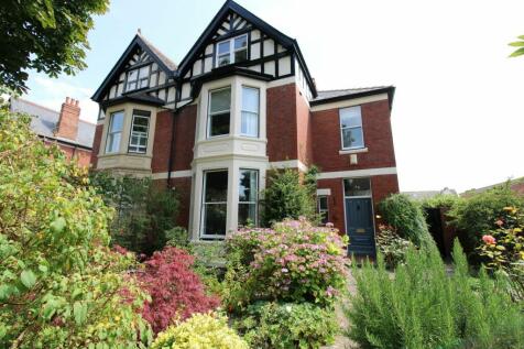 6 bedroom semi-detached house for sale