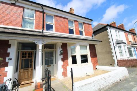 4 bedroom end of terrace house for sale