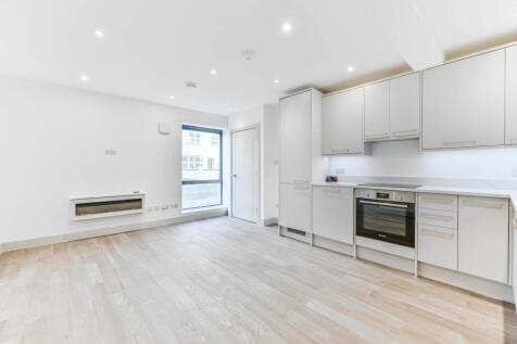 .Norbury Crescent, Norbury, London, SW16 1 bed flat for sale