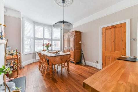 5 bedroom semi-detached house for sale