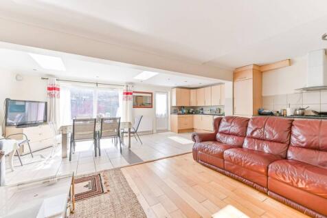 Norbury Avenue, Norbury, Thornton... 5 bed semi