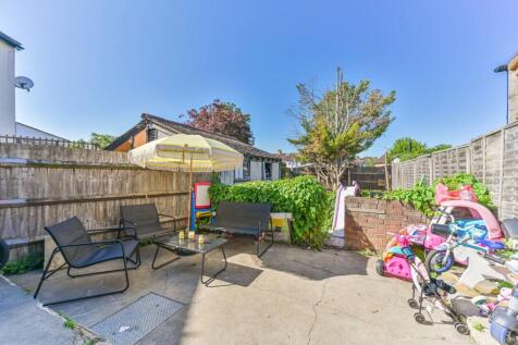Harcourt Road, Thornton Heath, CR7 3 bed end of terrace house for sale