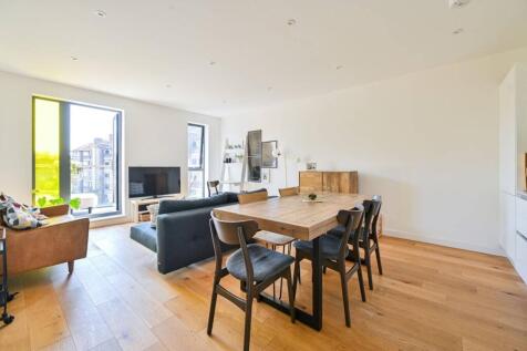 Waleorde Road, Elephant and Castle... 2 bed flat for sale
