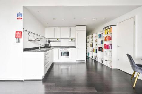 Walworth Road, Elephant and Castle... 2 bed flat for sale
