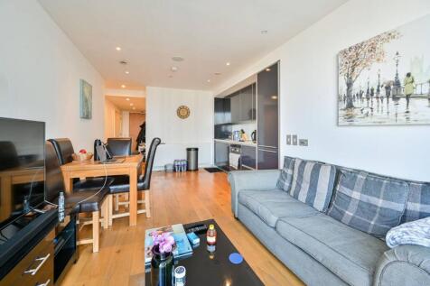 Walworth Road, Elephant and Castle... 2 bed flat for sale