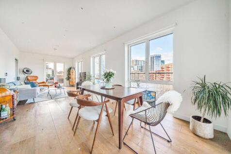 Heygate Street, Elephant and Castle... 3 bed flat for sale