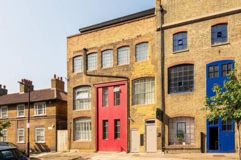 Queens Row, Elephant and Castle... 3 bed penthouse for sale