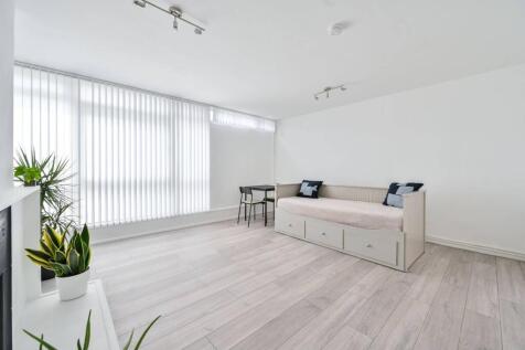 Studio flat for sale