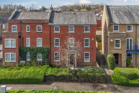 6 bedroom semi-detached house for sale