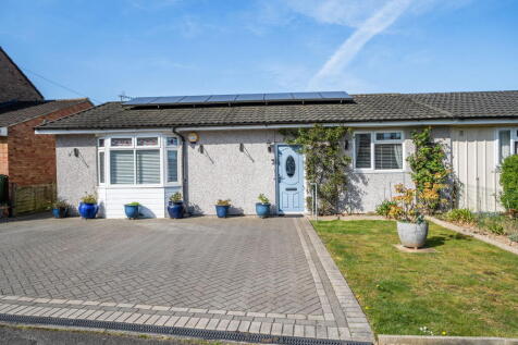 2 bedroom semi-detached bungalow for sale