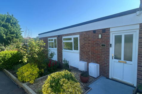 Meon Walk, Basingstoke 3 bed terraced bungalow for sale