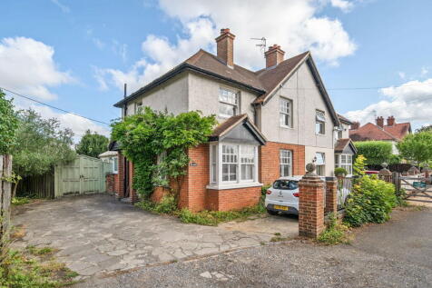 The Spinney, Aldermaston Road 3 bed semi