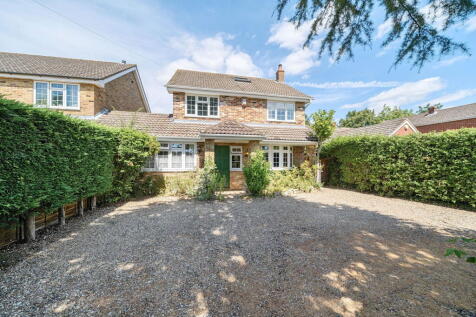 4 bedroom link detached house for sale