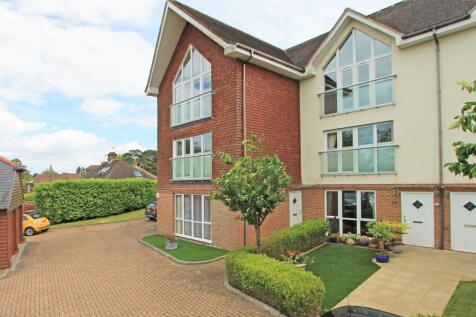 4 bedroom end of terrace house for sale