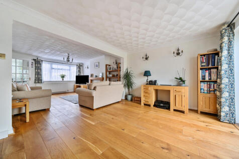 Barfield, Sutton At Hone, Dartford... 4 bed semi