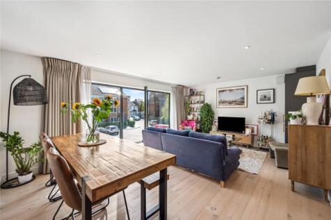 Waynflete Street, SW18 2 bed apartment for sale