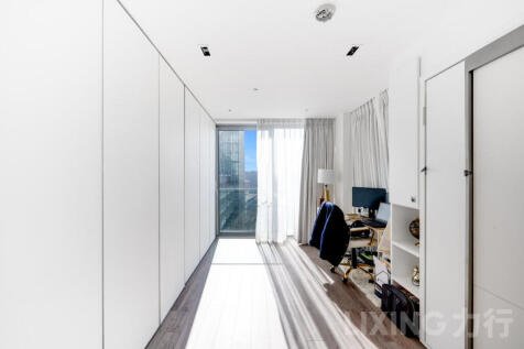 Piazza Walk, Aldgate, E1 8PW 2 bed apartment for sale