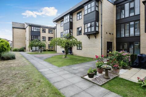 1 bedroom ground floor flat for sale