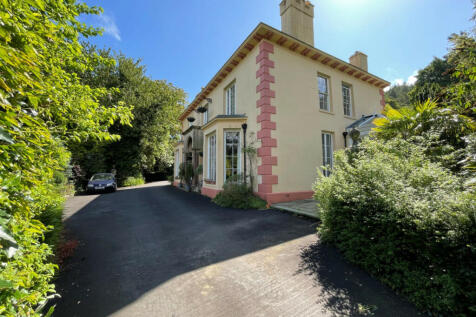 6 bedroom house for sale