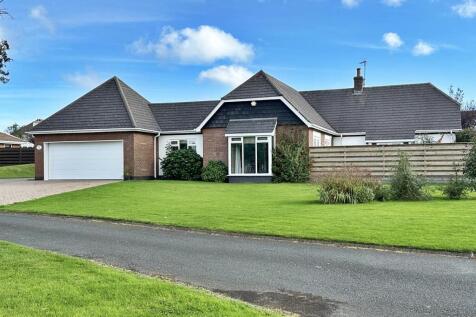 3 bedroom detached bungalow for sale