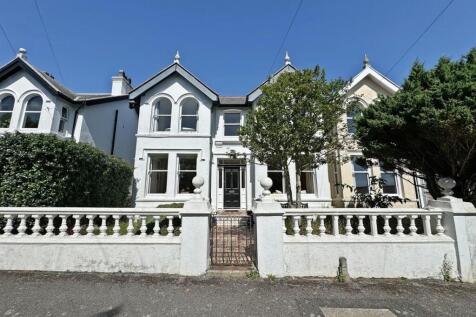 4 bedroom semi-detached house for sale