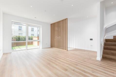 2 bedroom maisonette for sale