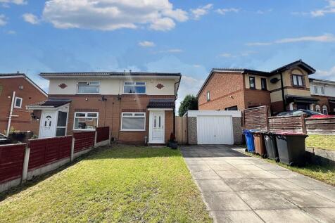 Blisworth Avenue, Eccles, M30 2 bed semi