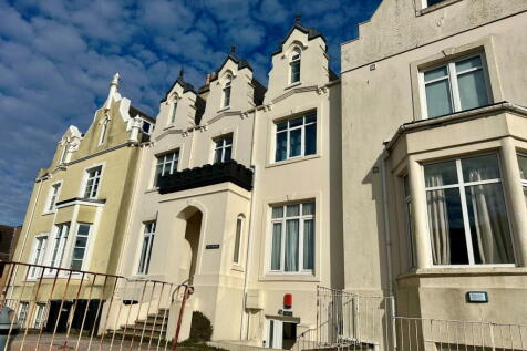 St. Lukes Road, Torquay, TQ2 5NY 2 bed flat for sale