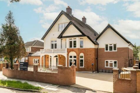 Blenheim Road, Raynes Park SW20 2 bed flat for sale