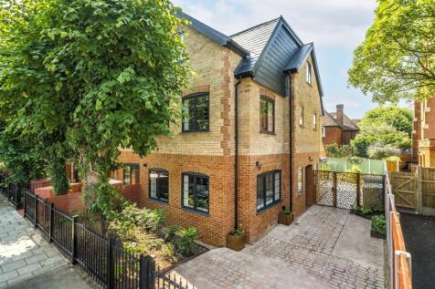 Cricklade Avenue, Streatham Hill SW2 4 bed end of terrace house for sale