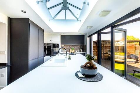 4 bedroom semi-detached house for sale