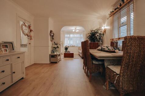 By The Wood, Watford, WD19 3 bed link detached house for sale
