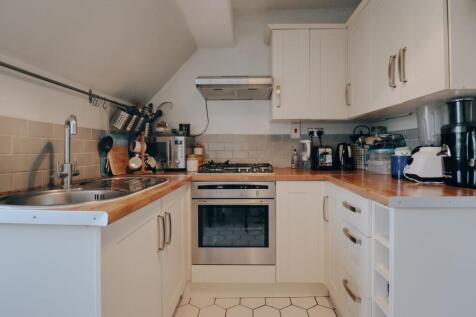 Chalk Hill, Watford, WD19 1 bed flat for sale